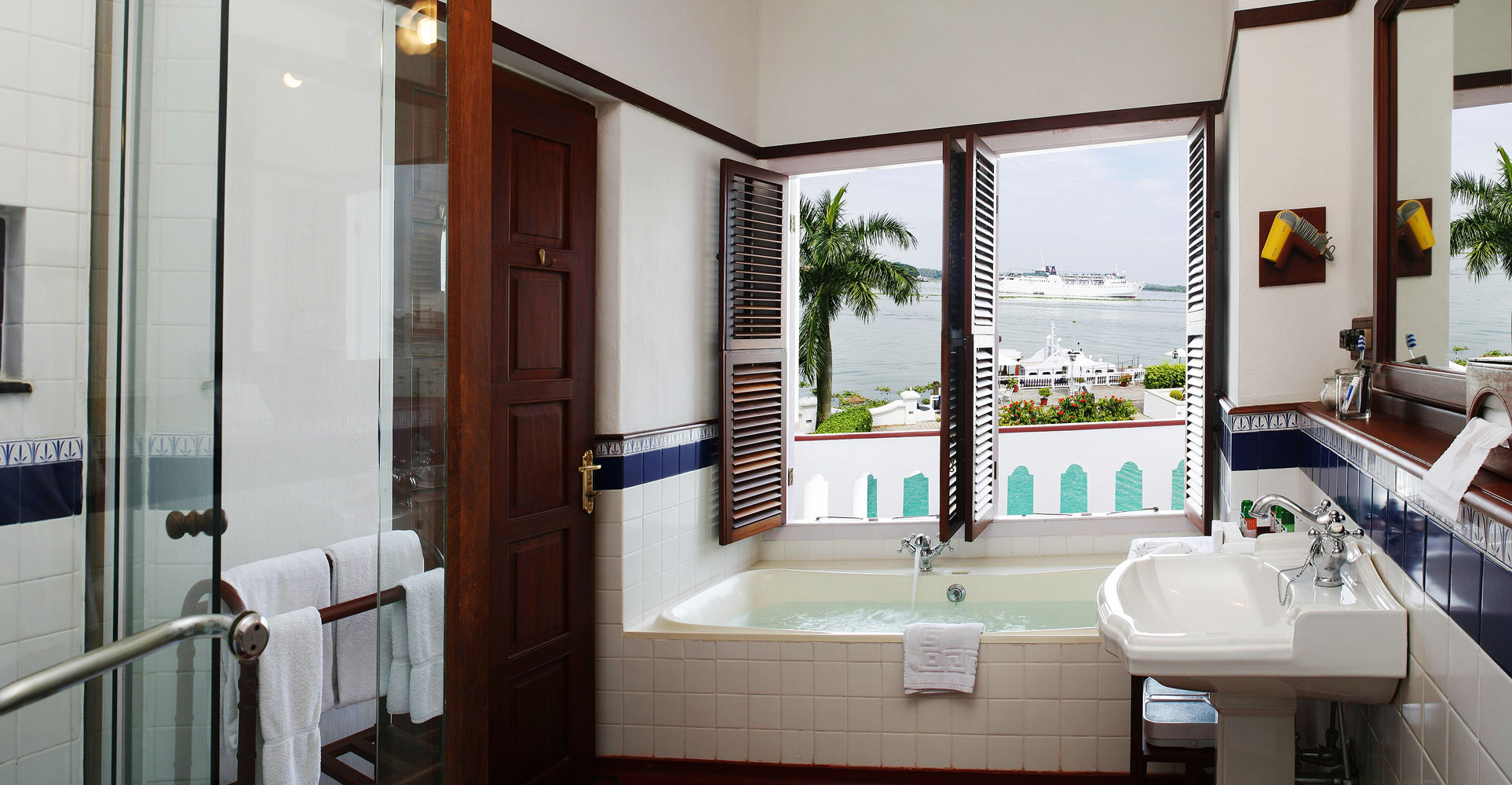 brunton-boatyard-bathroom